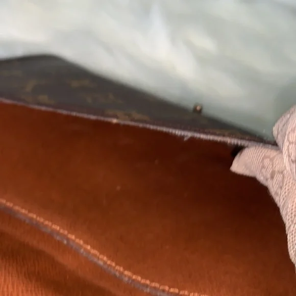 225 Pre Owned Authentic Vintage Louis Vuitton Monogram Crossbody Bag - Picture 9 of 15